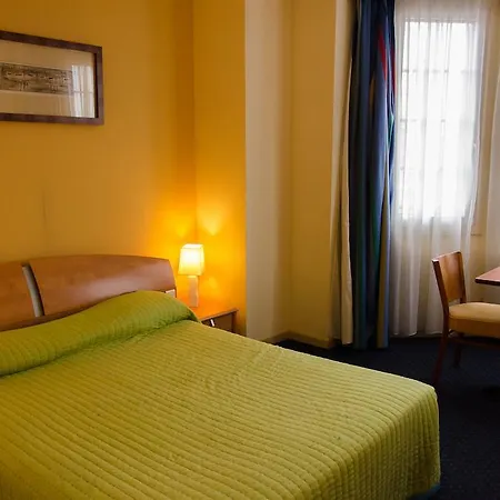 Hotel Le Vieux Beffroi 2*