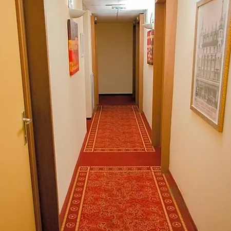 Hotel Le Vieux Beffroi 2*