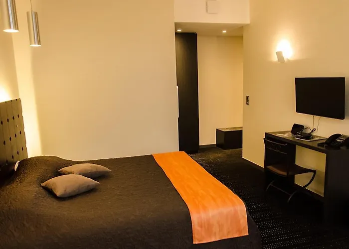 Hotel Le Vieux Beffroi 2*